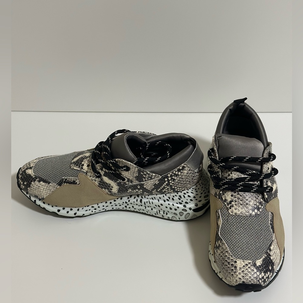 Steve Madden Women’s Cliff Animal Printed Sneakers Size 9.5